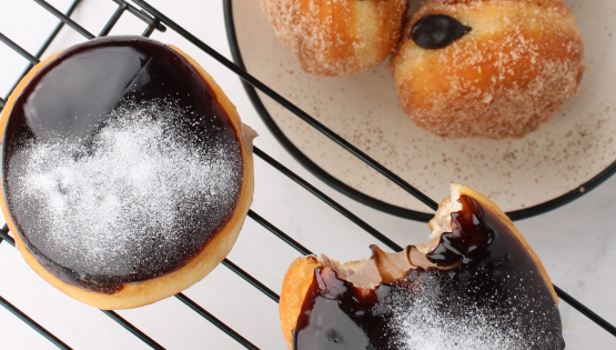 How to make Chocolate-Filled Donuts